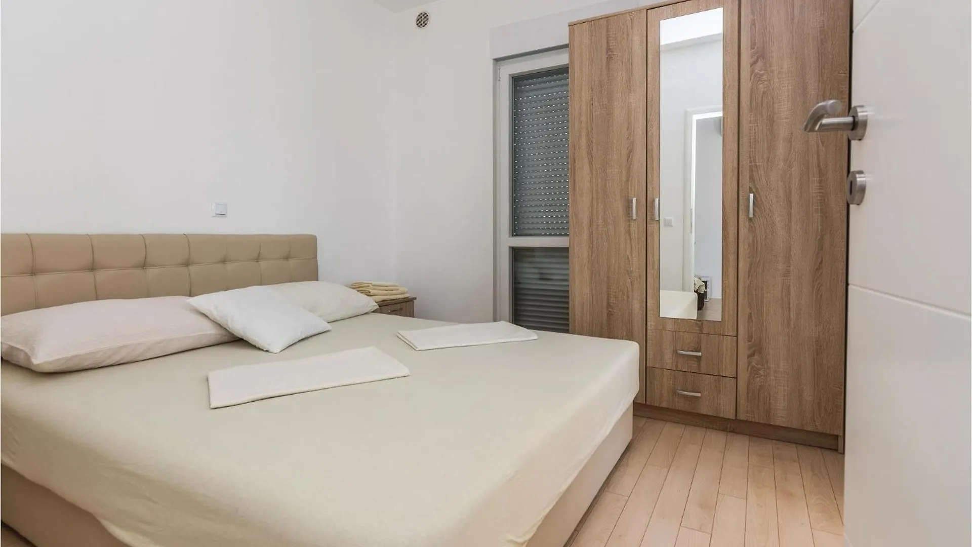 Cozy Apartment In Vir With Wifi