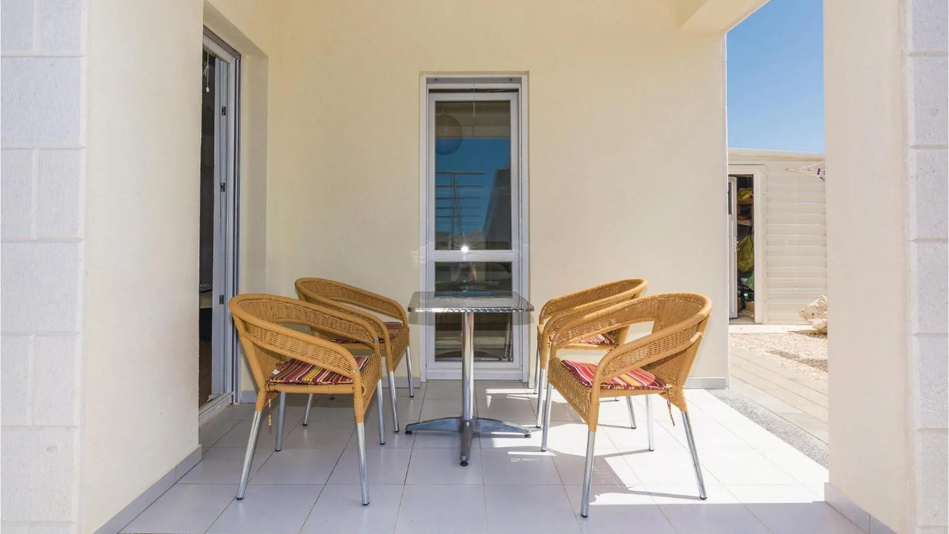 Cozy Apartment In Vir With Wifi
